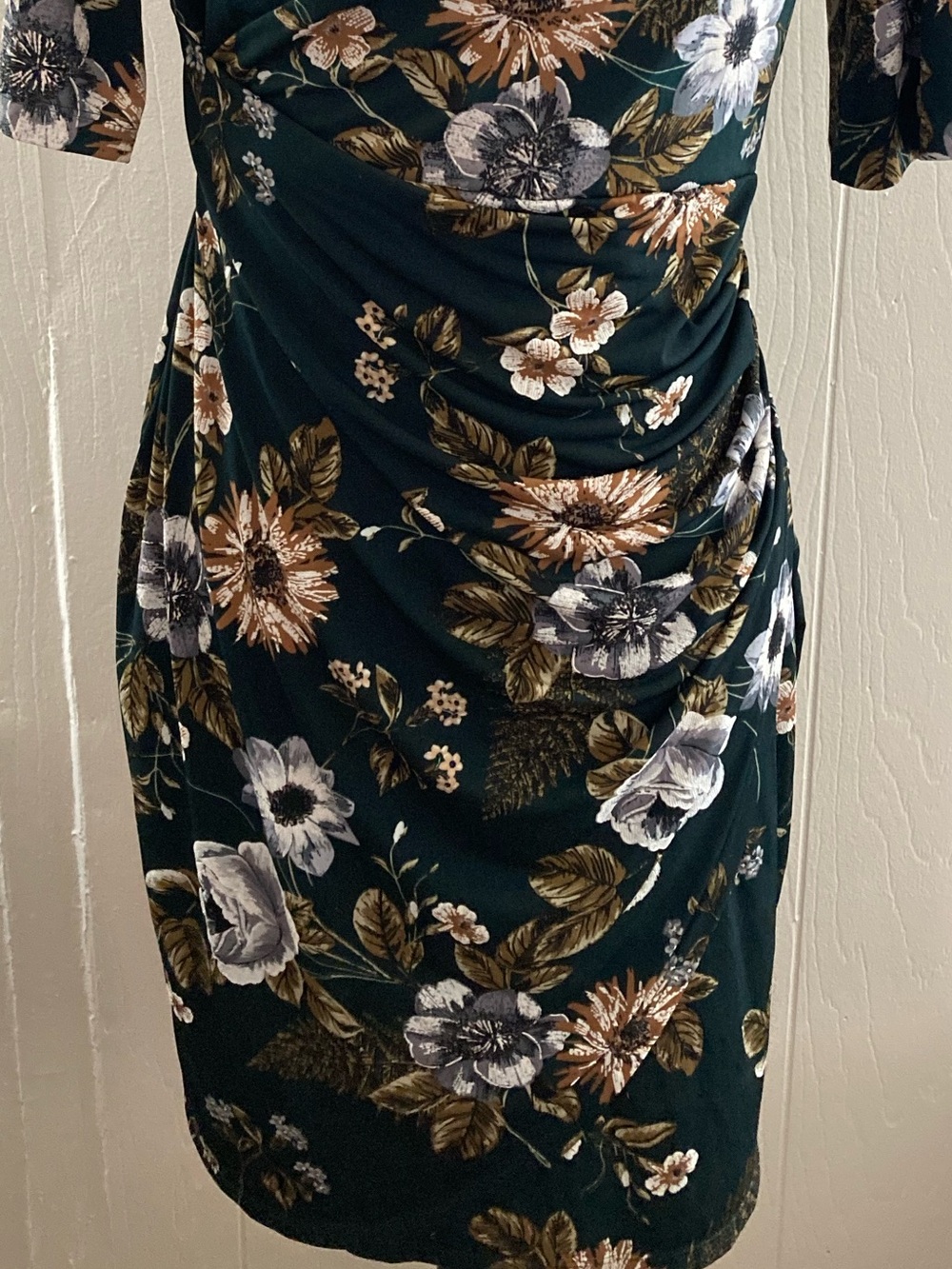 🔥 Connected deep green/multiple colors floral short sleeve ruched detailed dres - Picture 2 of 8